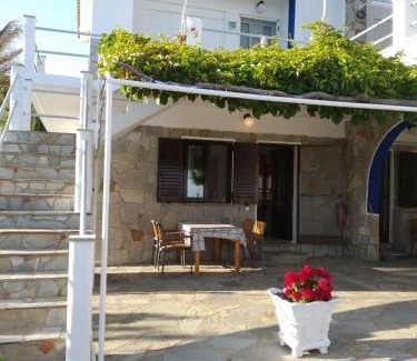 Myrina Apartment | Oceanfront Oasis: Mabella Beach with Top-Rated Amenities