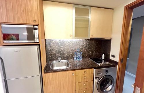 Jounieh Apartment | Oceanfront Mabelle's Room with Gym and Bar Amenities