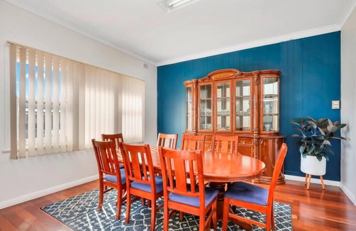 Broken Hill House | Mabel's Retreat: Family-Friendly Getaway with Netflix & Wifi