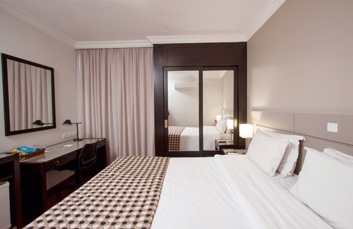 Matriz Hotel | Business-Friendly Mabu Curitiba with Pool and Breakfast