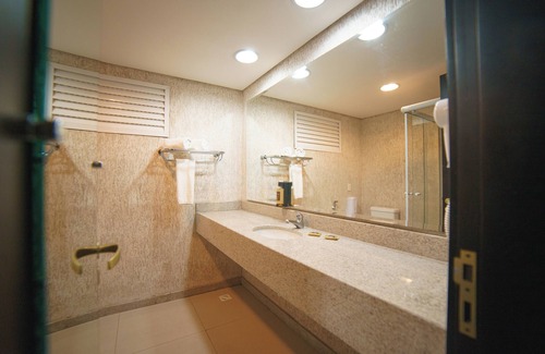 Matriz Hotel | Business-Friendly Mabu Curitiba with Pool and Breakfast