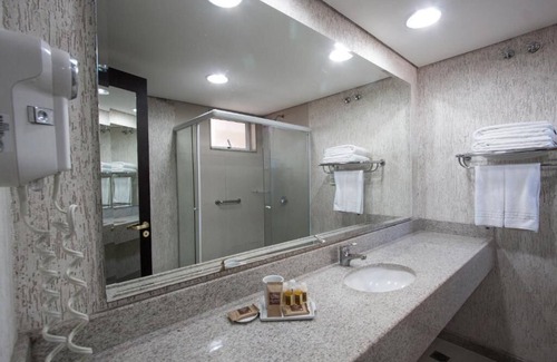 Matriz Hotel | Business-Friendly Mabu Curitiba with Pool and Breakfast