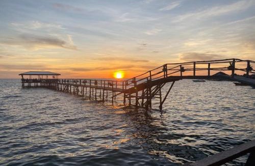 Mabul Island House | Mabul Backpackers: Ideal for Families with Kitchen Access