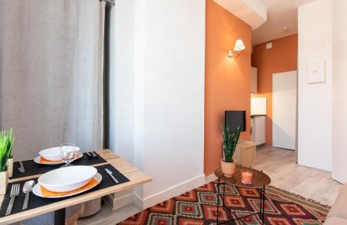 7th Arrondissement Apartment | Cozy Macé Studio Apartment - Ideal for Families and Travelers