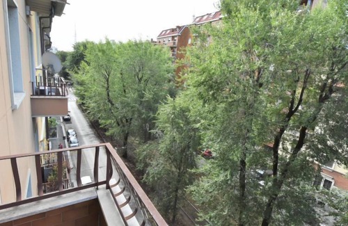 Bullona Apartment | Discover Mac Mahon Apartment with Spa & Family-Friendly Amenities