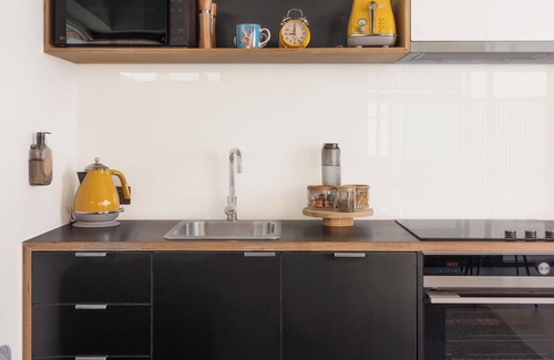 Middle Park Apartment | Stylish MAC Middle Park: Family-Friendly with Kitchen Amenities