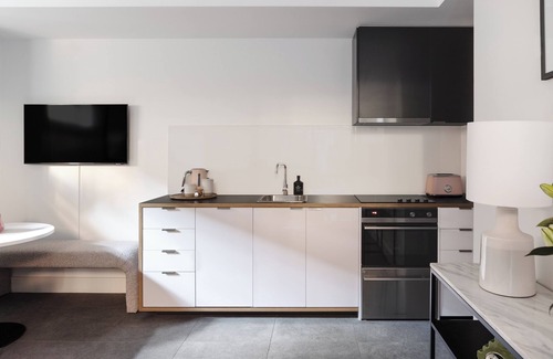 Middle Park Apartment | Stylish MAC Middle Park: Family-Friendly with Kitchen Amenities