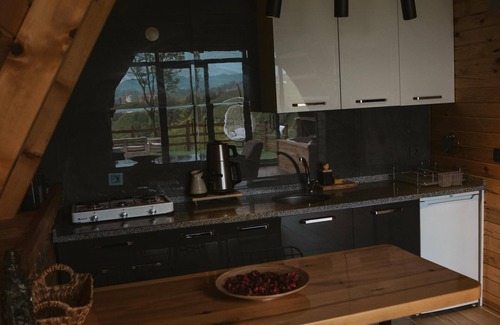 Rize Ski Chalet | Cozy Maca Bungalow: Family-Friendly with Kitchen & Breakfast