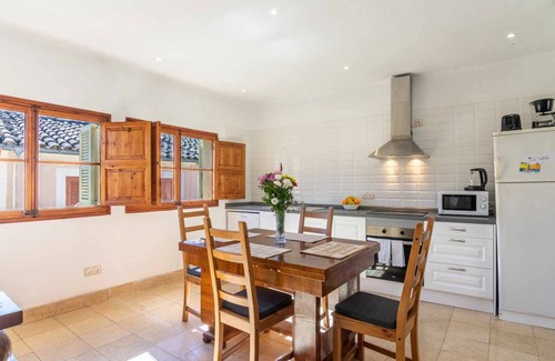 Campanet Apartment | Scenic Maca Sol: Family-Friendly Mountain Retreat Awaits