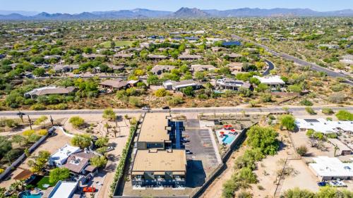 North Scottsdale House | Relax at Macallister 2006-N Scottsdale with Pool & BBQ