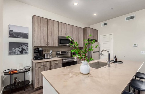 North Scottsdale Condo | Macallister 2007: Family-Friendly with Pool & BBQ Access