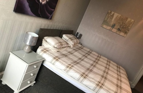 Lumphanan Bed & Breakfast | Family-Friendly Stay at Macbeth Arms with High Guest Ratings