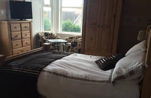 Lumphanan Bed & Breakfast | Family-Friendly Stay at Macbeth Arms with High Guest Ratings