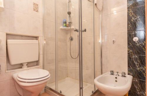 Monte Sant'Angelo House | Inviting Macchia Verde: Family-Friendly with Breakfast Included