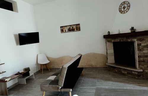 Erchie House | Relaxing Retreat at Macchialuru Home with Breakfast Included
