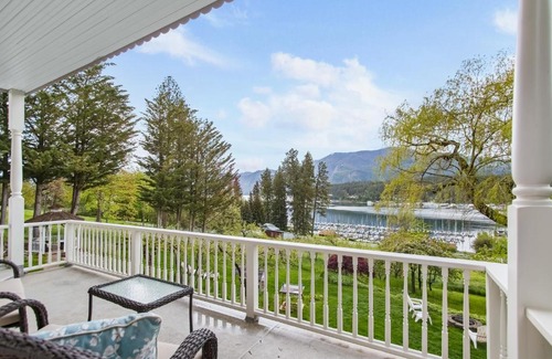 Bayview House | Discover MacDonald's Dromore Estate - Main House Retreat