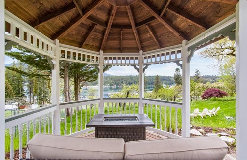 Bayview House | Discover MacDonald's Dromore Estate - Main House Retreat
