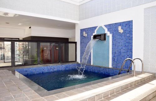Nazare Hotel | Relax at Machado's Plaza Hotel with Pool and Breakfast