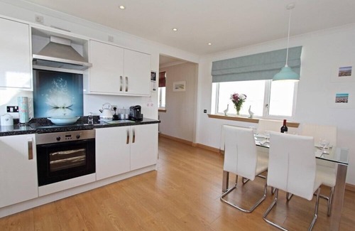 Isle of North Uist Cottage | Pet-Friendly Machair Cottage with Garden in Lochmaddy