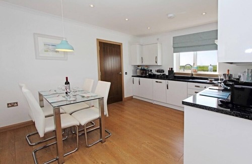 Isle of North Uist Cottage | Pet-Friendly Machair Cottage with Garden in Lochmaddy