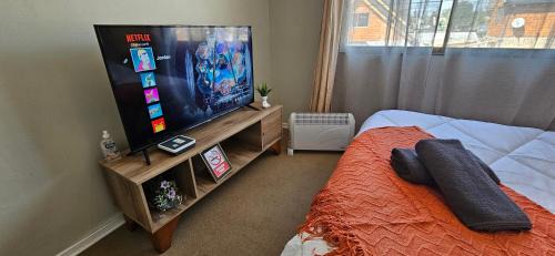 Machali Bed & Breakfast | Cozy Machali Room with Air Conditioning & Kitchen Access