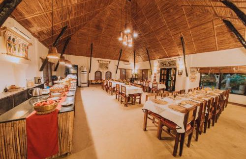 Kawasoti Resort | Relax at Machan Country Villa: Rated 9.6 with Pool & Dining