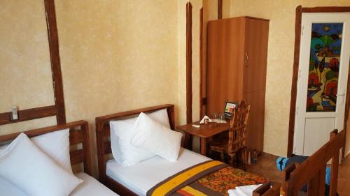 Ejmiatsin House | Cozy Machanents Guest House: Family-Friendly with Breakfast