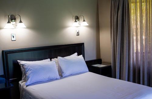 Lephalale Hotel | Relax at Machauka Lodge: Oceanfront Bliss & Pool Access