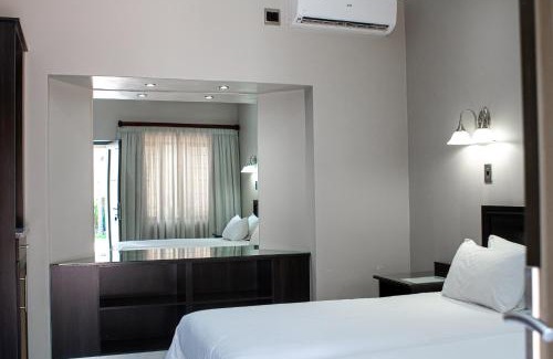 Lephalale Hotel | Relax at Machauka Lodge: Oceanfront Bliss & Pool Access