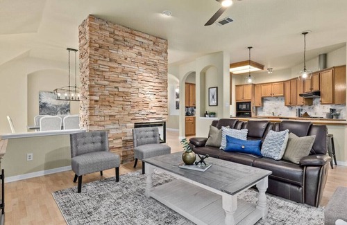 McNeil House | Pet-Friendly Machete Place with Great Yard & Spa Access