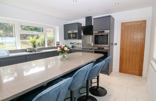 Llwyngwril Cottage | Cozy Machlud Haul Cottage with Open Fire & Ocean Views