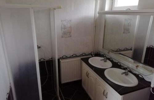 Bekescsaba Apartment | Pet-Friendly Retreat at Maci Vendégház - Rated 9/10
