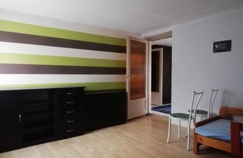 Bekescsaba Apartment | Pet-Friendly Retreat at Maci Vendégház - Rated 9/10