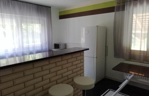 Bekescsaba Apartment | Pet-Friendly Retreat at Maci Vendégház - Rated 9/10