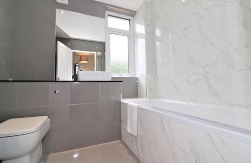 Bellshill House | Pet-Friendly Getaway at Macintosh Lower with Family Amenities