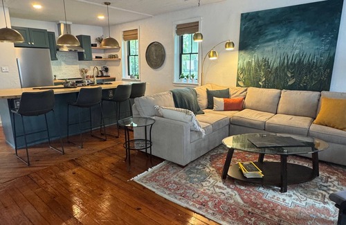 Marietta Apartment | Mack on Market - Whole Apartment in Historic Marietta
