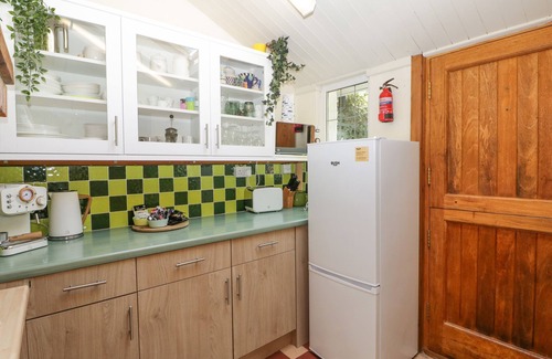Budleigh Salterton Cottage | Pet-Friendly Mackerel Cottage with Garden in Budleigh Salterton
