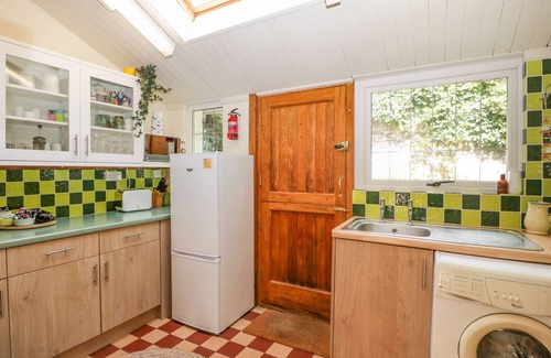Budleigh Salterton Cottage | Pet-Friendly Mackerel Cottage with Garden in Budleigh Salterton