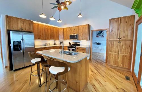 St Ignace House | Enchanting Mackinac Palace: 4-Star Family-Friendly Retreat