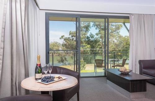 Argenton Hotel | Discover Macquarie: 4-Star Comfort with Family-Friendly Amenities