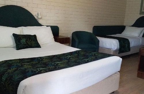 Ravenswood Hotel | Cozy Macquarie Valley Motor Inn: Family-Friendly Getaway