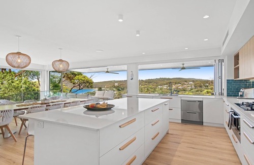 Copacabana House | Elegant MACSVIEW @ COPA: Oceanfront Comfort Awaits