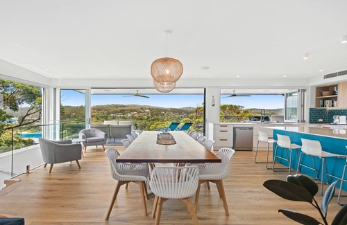 Copacabana House | Elegant MACSVIEW @ COPA: Oceanfront Comfort Awaits