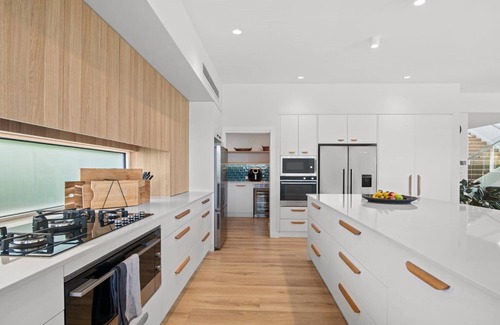 Copacabana House | Elegant MACSVIEW @ COPA: Oceanfront Comfort Awaits