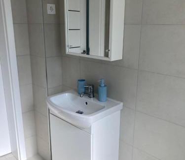 Gyor Apartment | Impeccable Stay at Madách Lakás - Family-Friendly Oasis