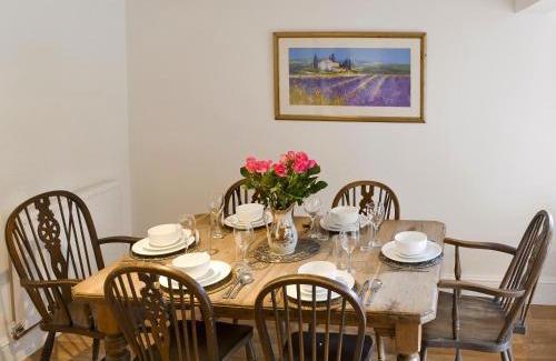Halwell House | Mad Nelly Cottage: Pet-Friendly Retreat with Private Pool