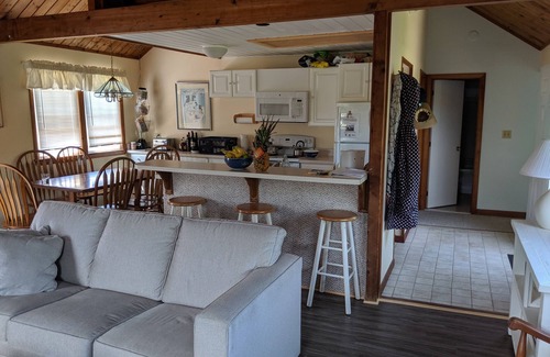 Madaket House | Cozy Madaket Retreat: 3BR, Steps to Beach & Ocean View