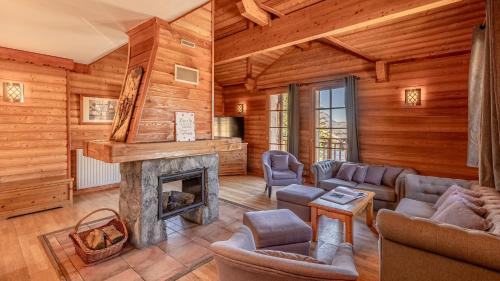 Bergers Ski Chalet | Discover Madame Vacances Les Chalets de l'Altiport Retreat