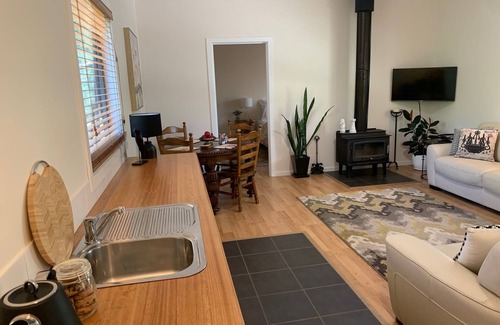 Coldstream Cottage | Relax at Maddens Cottage in Yarra Valley Wine Country