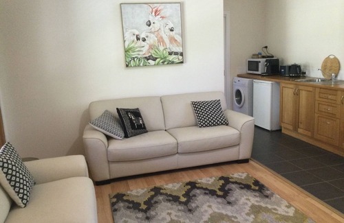 Coldstream Cottage | Relax at Maddens Cottage in Yarra Valley Wine Country
